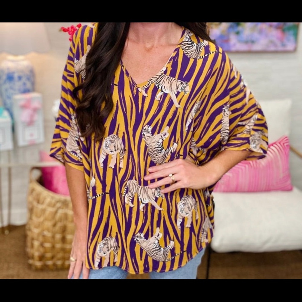 NWT Adrienne LSU poncho tee